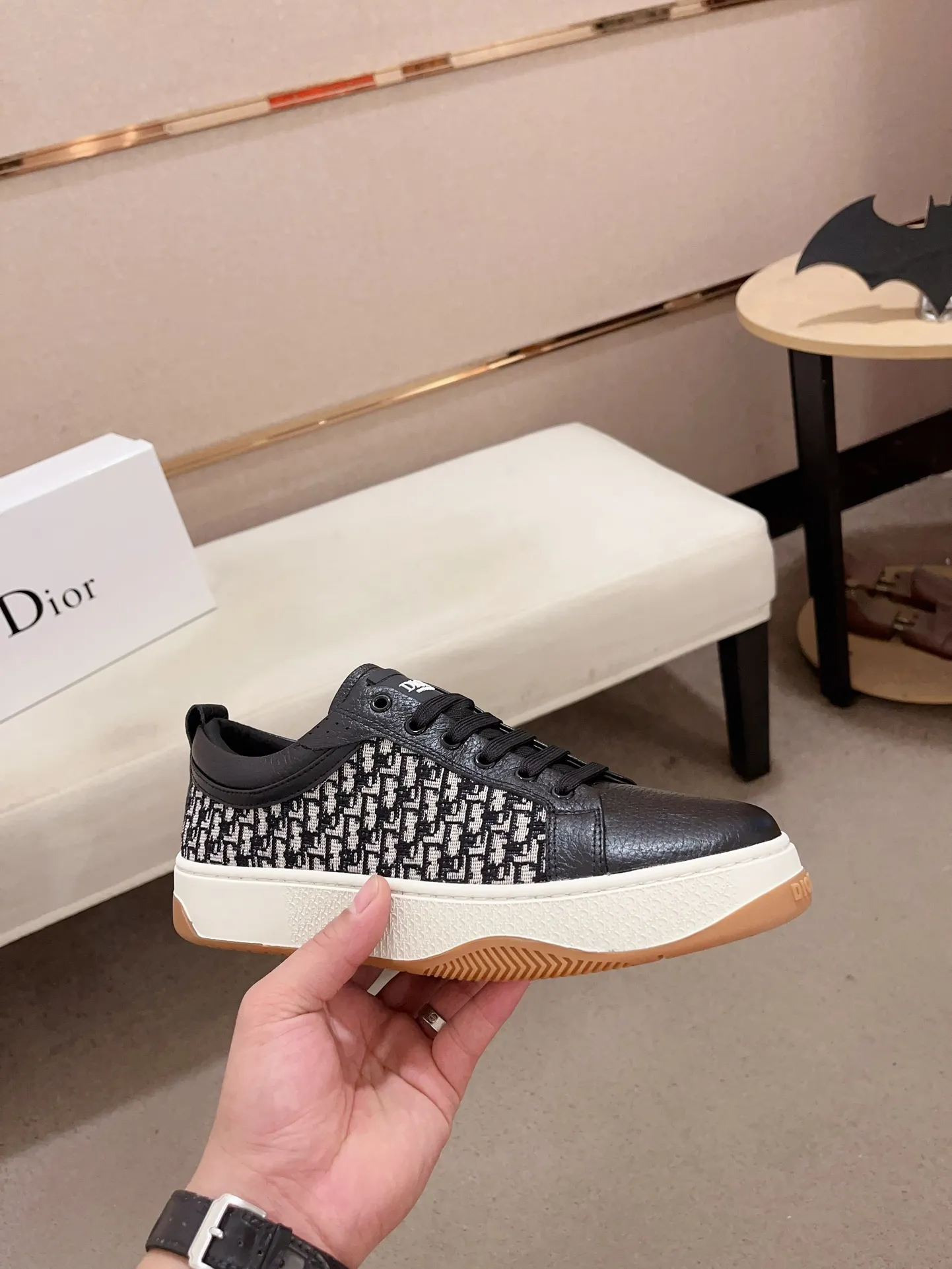 Factory price: 420💰[Dior·Dior] New casual sports style men's shoes, new spring and summer design, perfect workmanship, lace-up lazy style to create wardrobe quality, upper: imported first-layer cowhide, sheepskin lining is soft and comfortable, ultra-light TPU wear-resistant outsole, simple, versatile fashion men's shoes, excellent color code number 38--44. (Can be customized for 45 non-refundable)
